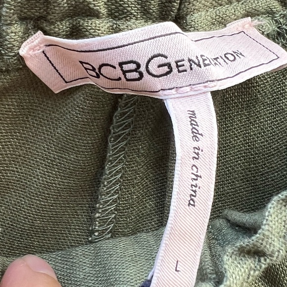 NWT BCBGeneration Belted Pull On Shorts with pockets size Large - Picture 10 of 10